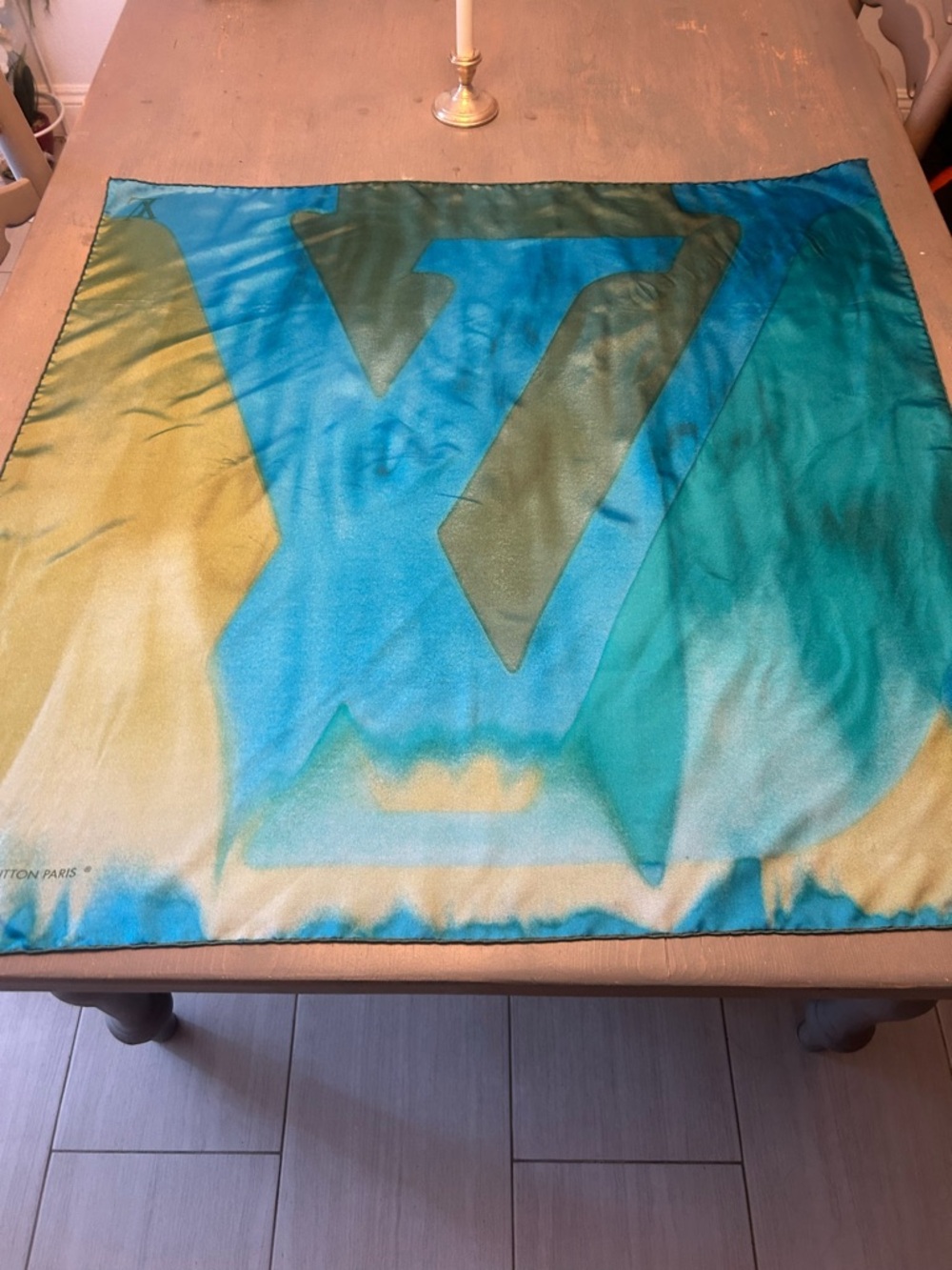 Stunning Louis Vuitton water color silk scarf 🩵
